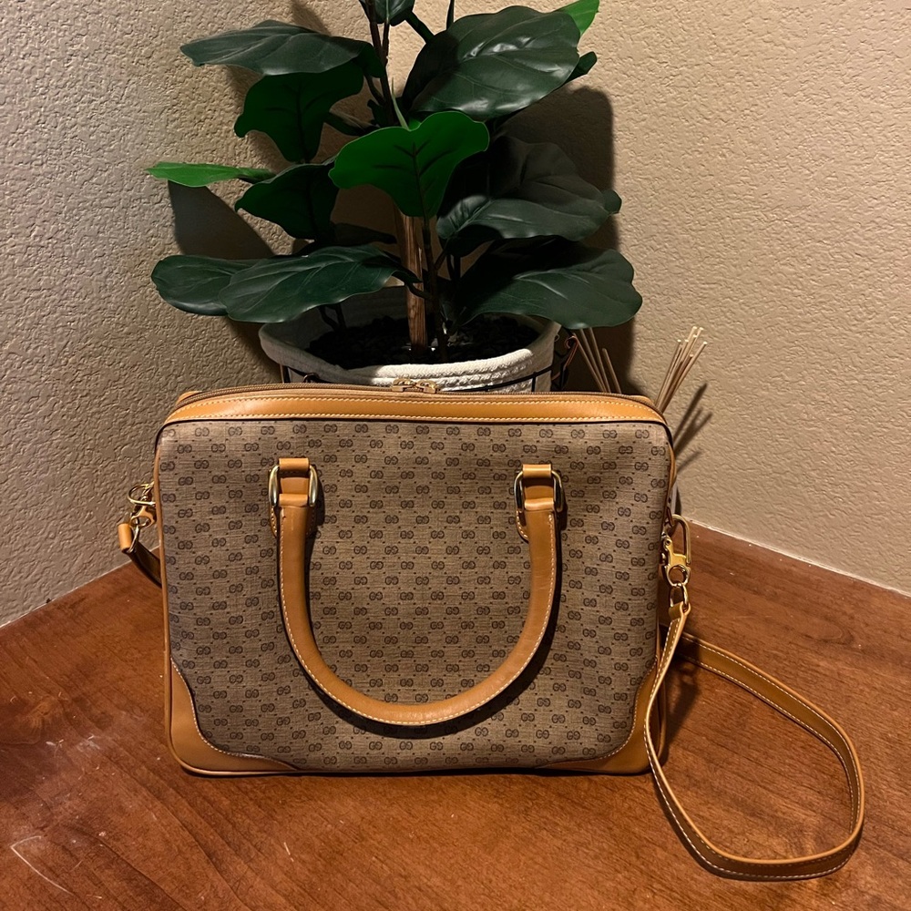 Vintage micro GG Gucci shoulder bag comes with free gift COA and matching ID tag